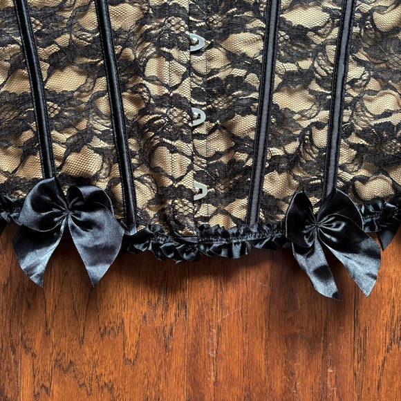 Music Legs Lace Corset & Thong Set | Lingerie Black and Cream | NWOT - Picture 6 of 11